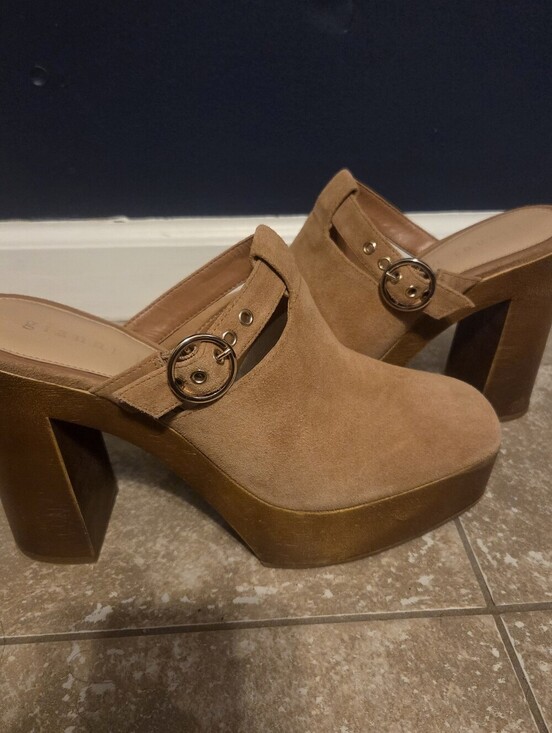 Gianni Bini Shoes - Gianni Bini Womens Sotelo Brown Leather Buckle Chunky Heel Platform Clogs. Sz 11